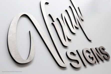 Vinyl SIGNS - Hochwertiges Edelstahllogo