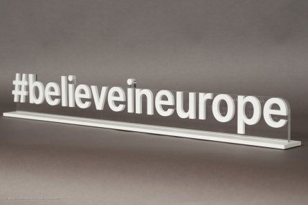 believeineurope - Tischaufsteller aus Acrylglas