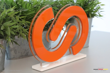 Simple System - Hochwertiger Logo-Aufsteller aus Acrylglas