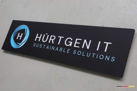 HÜRTGEN IT - Firmenschild mit 3D-Buchstaben aus Acrylglas