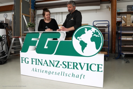 FG FINANZ-SERVICE - Event- & Messetheke aus Styropor und Forex