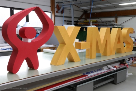 XXL-Buchstaben für X-Mas-Veranstaltung.