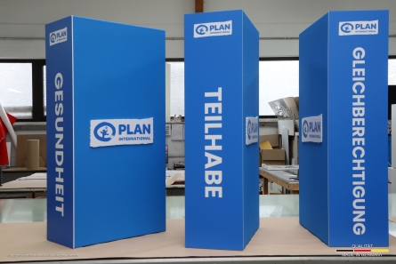 PLAN International - XXL-Dominosteine