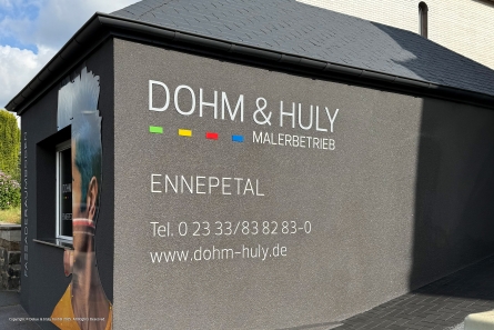 DOHM & HULY - Fassadenbeschriftung mit Metallbuchstaben