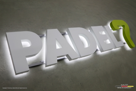 PADEL7 - Beleuchtetes Firmenlogo mit Profil 3 Leuchtbuchstaben
