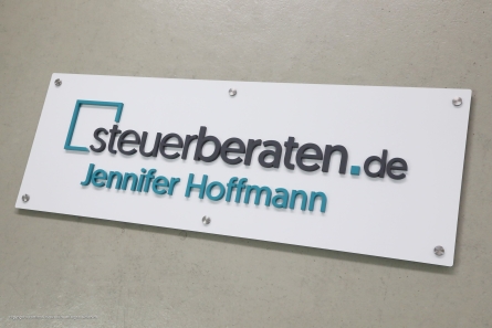 Steuerberaten.de - Firmenschild mit 3D-Buchstaben