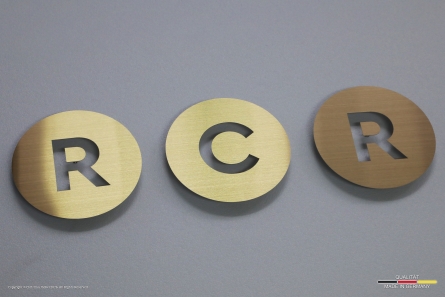 RCR - Goldenes Logo aus Edelstahl