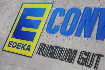 EDEKA Convenience - 3D-Logo und Schriftzüge aus Plexiglas