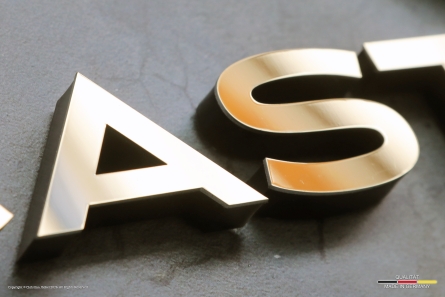 CAST PROPERTY - Gold- spiegelnde 3D-Buchstaben