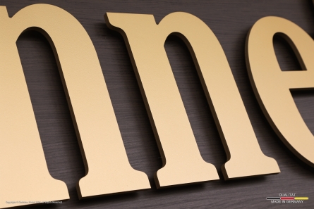 Ronnefeldt - Gold lackierte PVC-Buchstaben