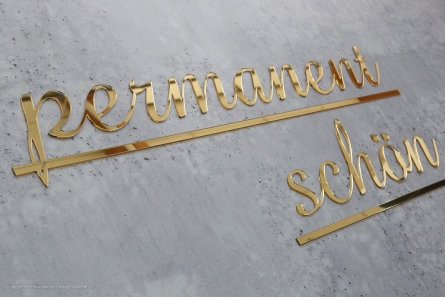 permanent schön - Goldene Buchstaben aus Spiegelacrylglas