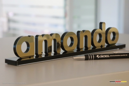 amondo - Goldener Tischaufsteller aus poliertem Edelstahl und Acrylglas