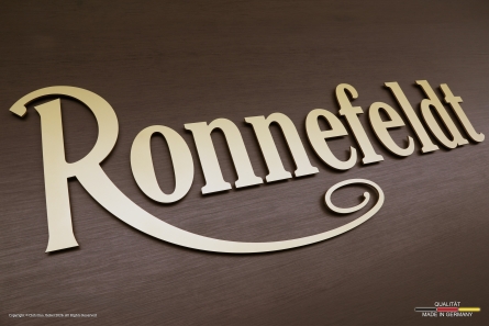 Ronnefeldt - Gold lackierte PVC-Buchstaben