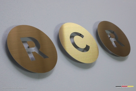 RCR - Goldenes Logo aus Edelstahl