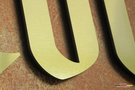 COVEN - Goldenes 3D-Logo für Tattoo-Studio