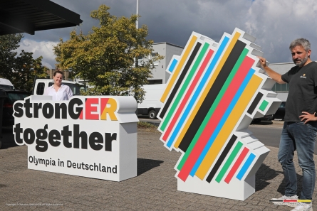 stronGER together - Aufsteller für Olympia in Deutschland