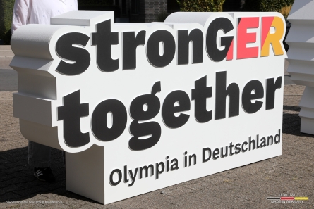 stronGER together - Aufsteller für Olympia in Deutschland