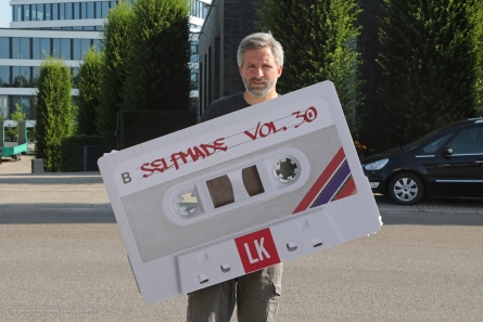 SELFMADE - Große 3D-Musikkassette als Handheld