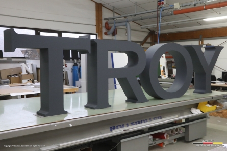 TROY - Stehende 3D-Buchstaben in XXL