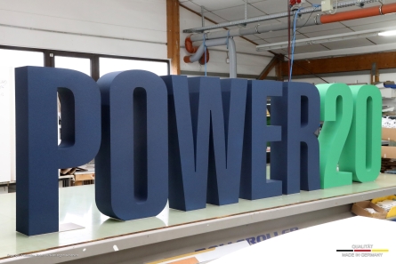 POWER20 - Stehende Buchstaben und Zahlen aus EPS
