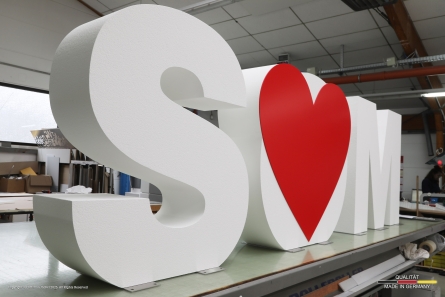 XXL Herz + Buchstaben aus schwerentfalmmbarem Styropor. SOM - Stehendes 3D Herz und Buchstaben in XXL
