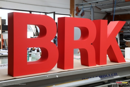BRK - Stehende 3D-Buchstaben