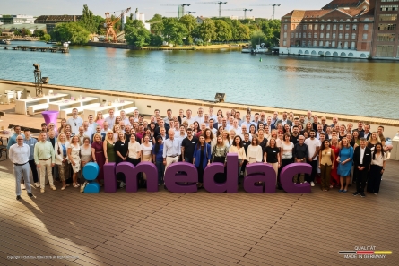 medac - Große stehende Buchstaben aus hochwertigem EPS & Forex