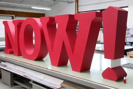 NOW! - Stehende & wetterfeste Buchstaben für den Außenbereich