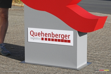 Quehenberger - Stehendes 3D-Logo in XXL