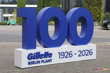 100 Jahre Gillette - Großer Aufsteller für Firmenjubiläum