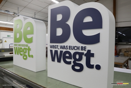 EWR - Bewegt - Logo-Aufsteller aus Styropor und Forex