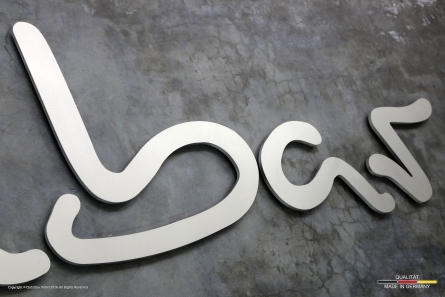wohnbar - 3D-Logo aus geschliffenem Aluminium