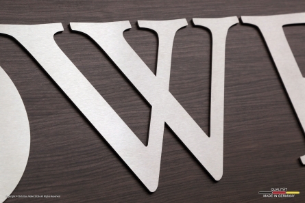 LÖWEN IMMOBILIEN - Hochwertiges Logo und Buchstaben aus Edelstahl