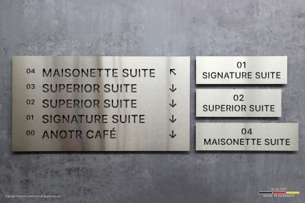 ODA Suites - Dekupierte 3D-Buchstaben aus gebürstetem Edelstahl