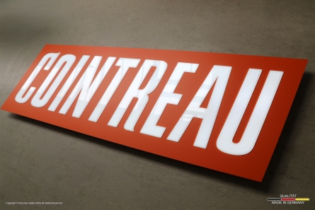 COINTREAU - Trapezförmiges Leuchttransparent mit durchgesteckten Leuchtbuchstaben