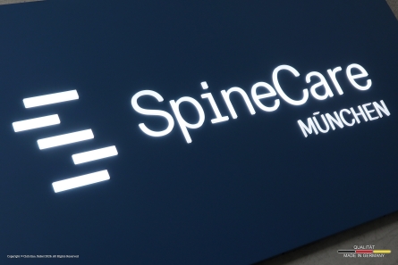 SpineCare - Hochwerter Leuchtkasten mit durchgesteckten Leuchtbuchstaben