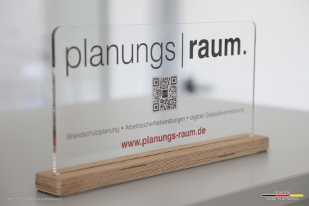Planungsraum - Hochwertige Tischaufsteller aus Acrylglas und Holz