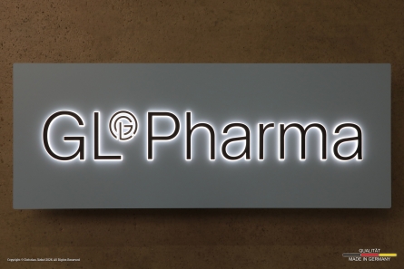 GL-Pharma - Hochwertiges Leuchttransparent mit 3D-Leuchtbuchstaben