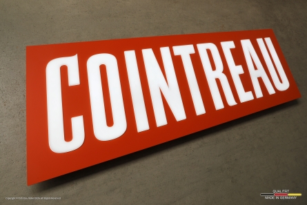 COINTREAU - Trapezförmiges Leuchttransparent mit durchgesteckten Leuchtbuchstaben