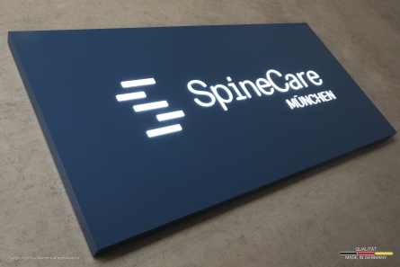 SpineCare - Hochwerter Leuchtkasten mit durchgesteckten Leuchtbuchstaben