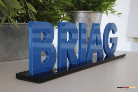 BRIAG - Tischaufsteller aus farbigem Acrylglas