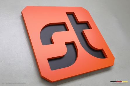 ST-Connect - 3D-Logo aus massivem Kömacel (Hart-PVC)