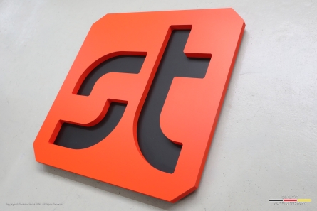 ST-Connect - 3D-Logo aus massivem Kömacel (Hart-PVC)