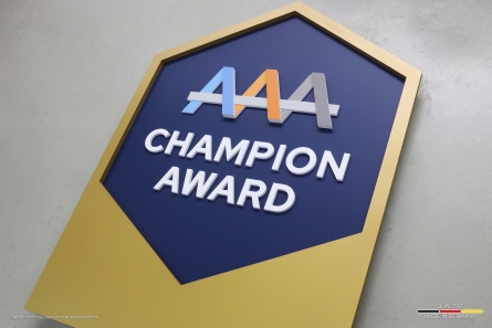 CHAMPION AWARD - Hochwertiges Schild mit bedrucktem 3D-Logo