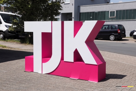 TJK - Stehendes Logo aus hochwertigem EPS und PVC-Hartschaum