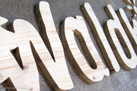 Kindergarten-Logo aus Holz