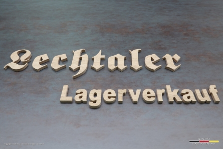 Lechtaler Lagerverkauf - Holzbuchstaben aus Multiplex-Eiche