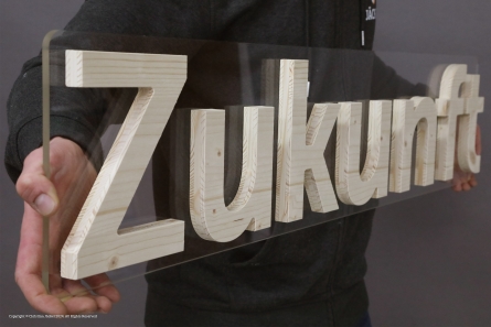 Zukunft - Holzbuchstaben als Handheld