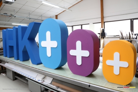 IHK Plus - Stehendes XXL Logo für Events