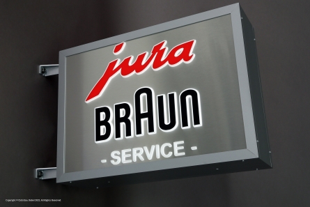 JURA & BRAUN - Leuchtausleger mit durchgesteckten Buchstaben